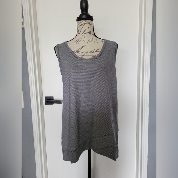 Soft Surroundings Waldport Striped Navy White Sleveless Top Size M LIKE NEW - Picture 2 of 8